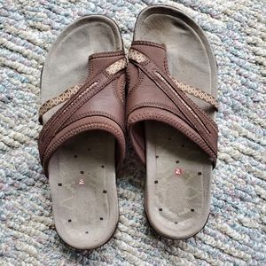 merrell women's brown athletic flip flops